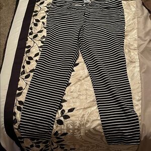 Old Navy Black and White Striped Leggings